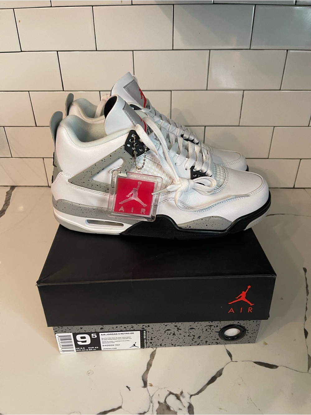 Men’s Retro 4 White Cement Size 9.5. - Picture 8 of 8